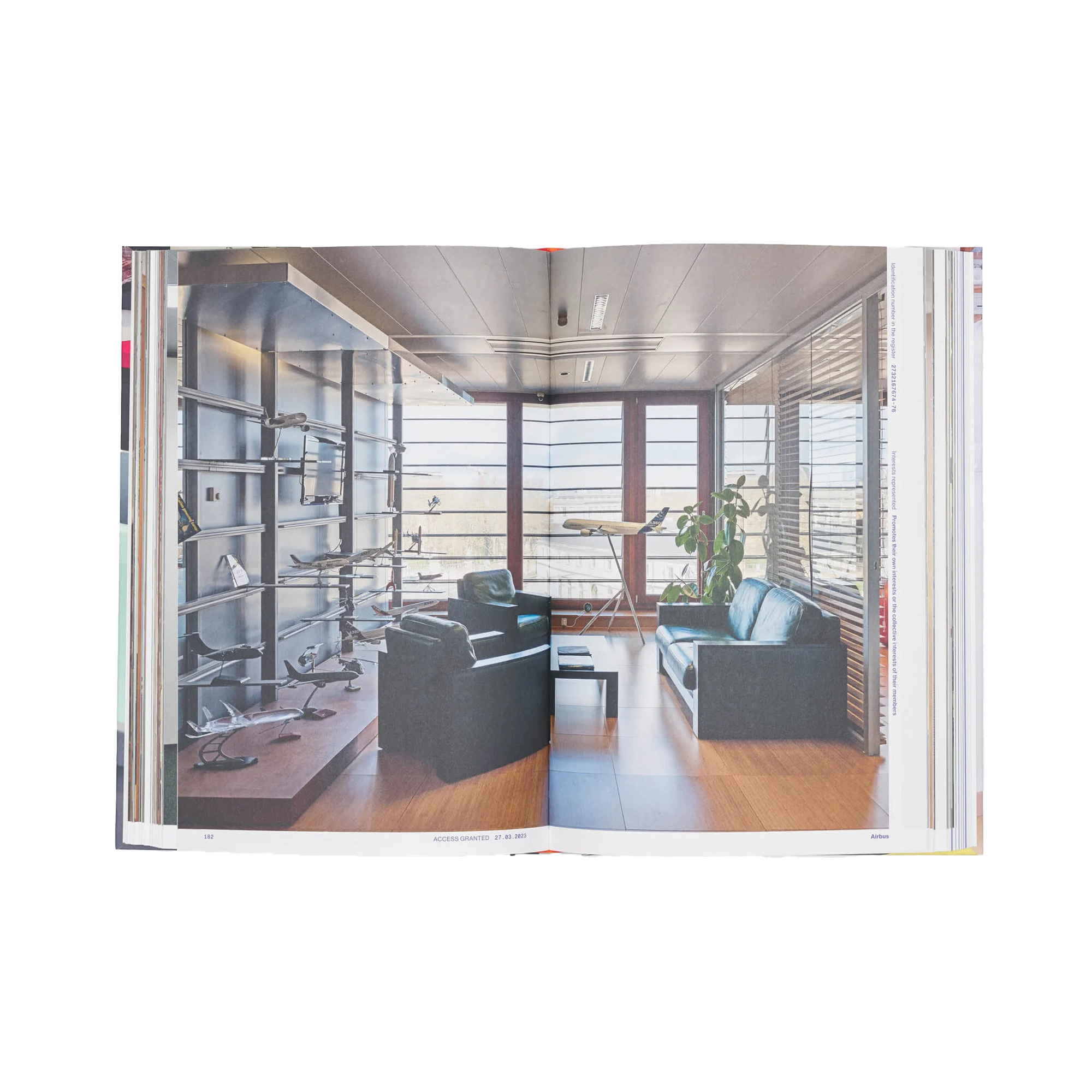 LOBBY – Suzanne Schols